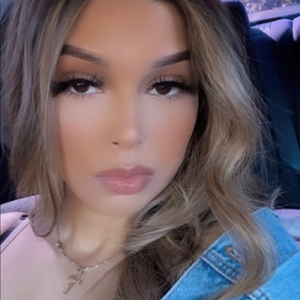 Meet your Posher, Isabel